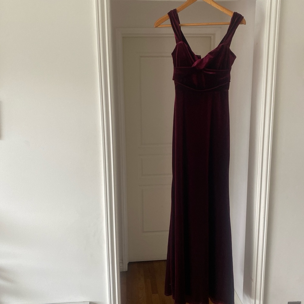 Chic Velvet Maxi Dress in Deep Burgundy